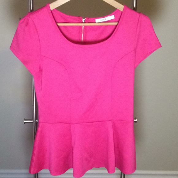New Ricki's Hot Pink Short Sleeve Peplum Top - Picture 2 of 7